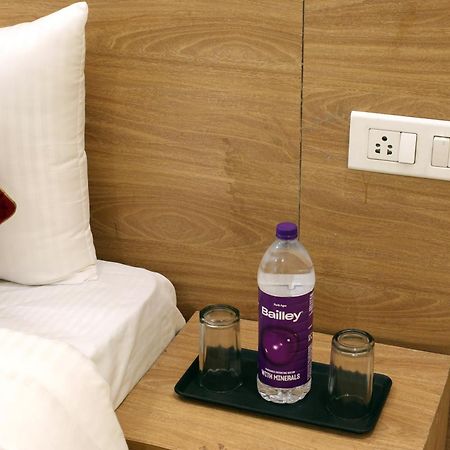 Hotel Lemon Suites & Banquet Noida Sector 62 外观 照片