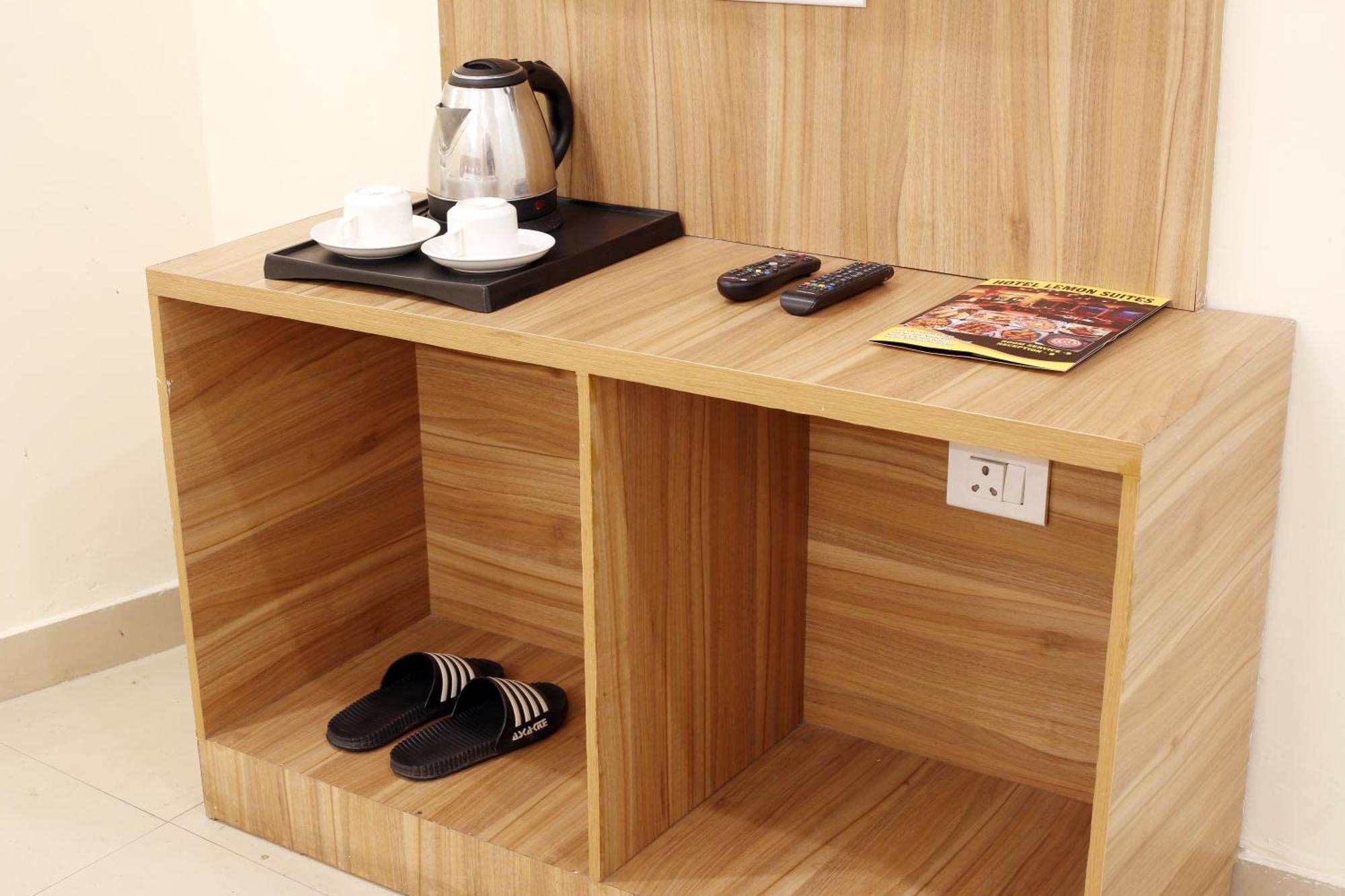 Hotel Lemon Suites & Banquet Noida Sector 62 外观 照片