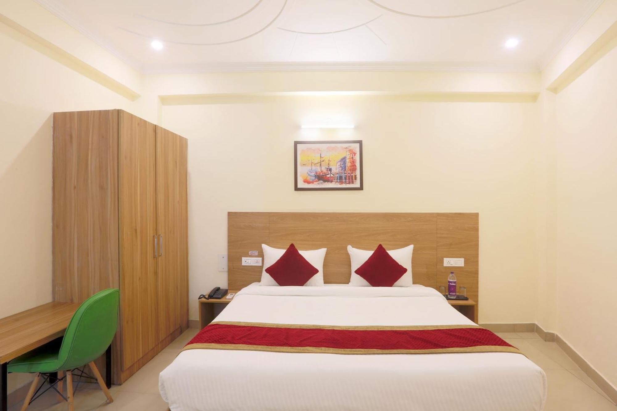 Hotel Lemon Suites & Banquet Noida Sector 62 外观 照片