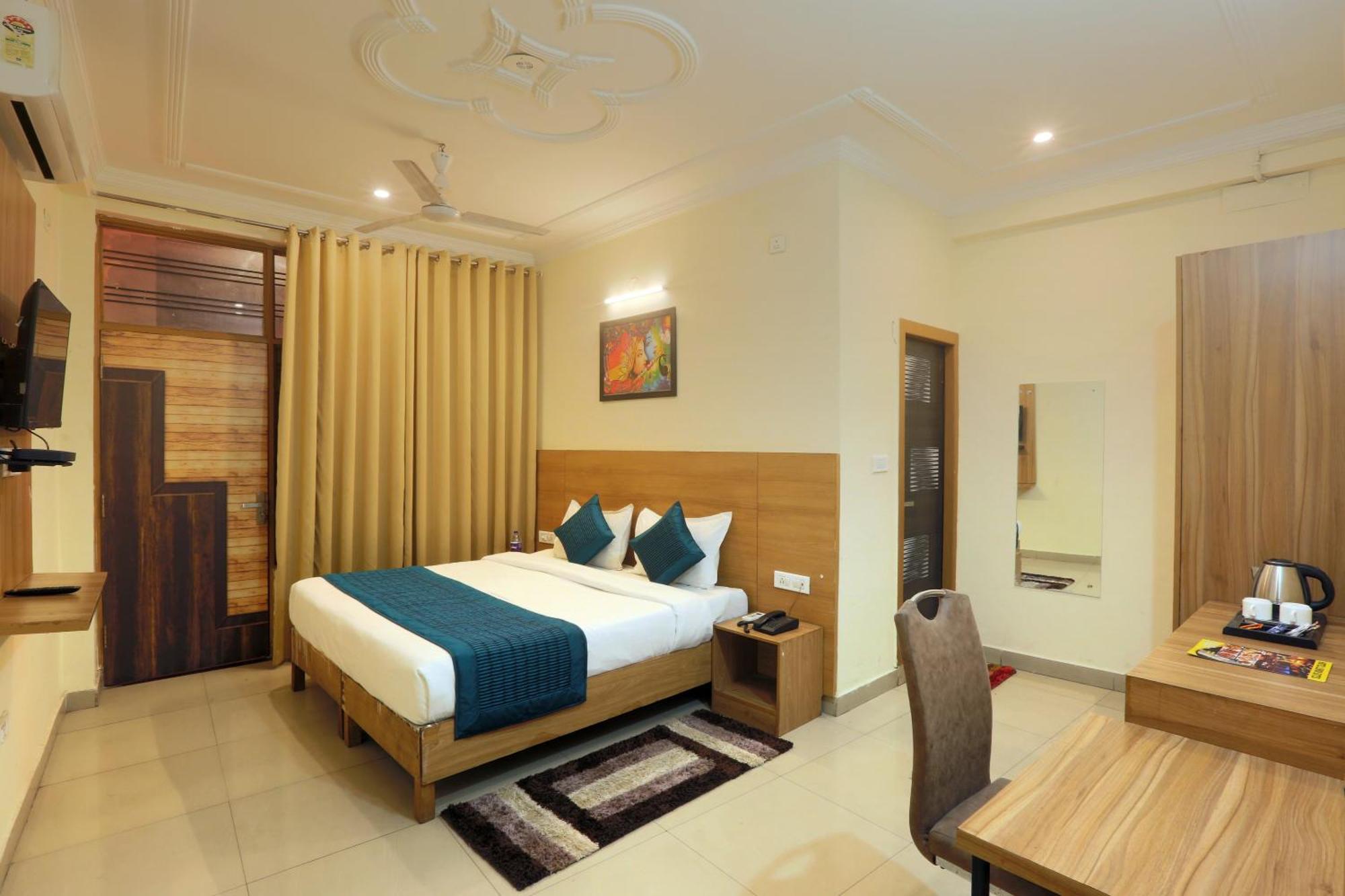 Hotel Lemon Suites & Banquet Noida Sector 62 外观 照片