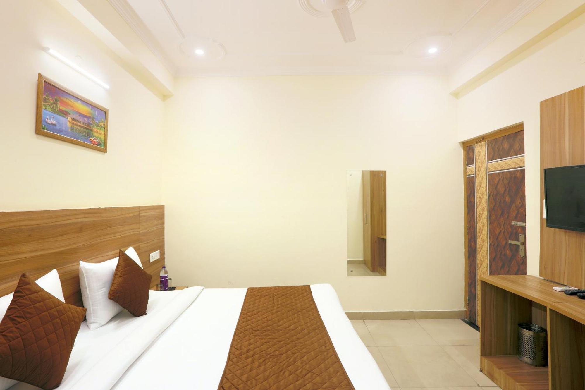 Hotel Lemon Suites & Banquet Noida Sector 62 外观 照片