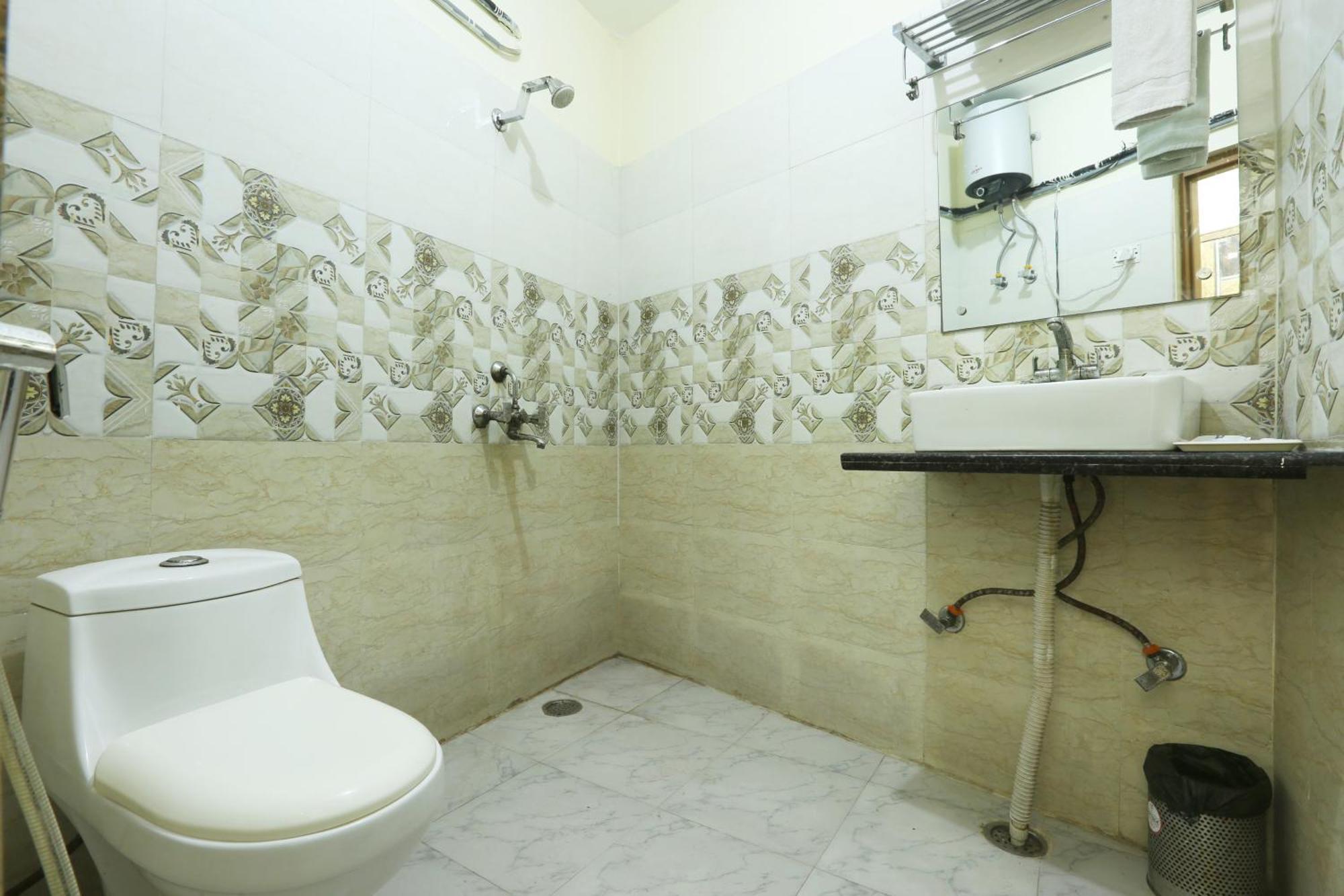 Hotel Lemon Suites & Banquet Noida Sector 62 外观 照片