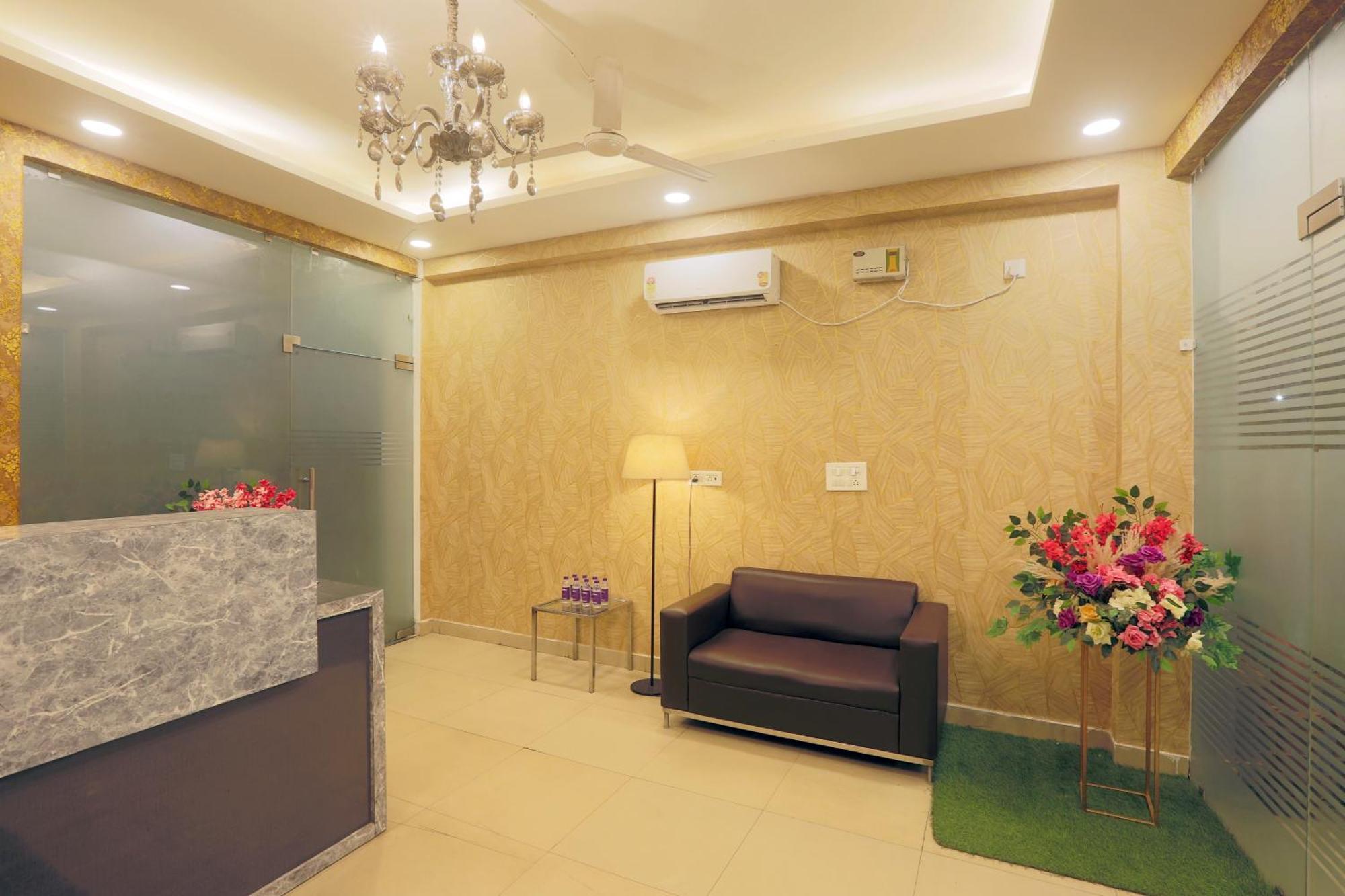 Hotel Lemon Suites & Banquet Noida Sector 62 外观 照片