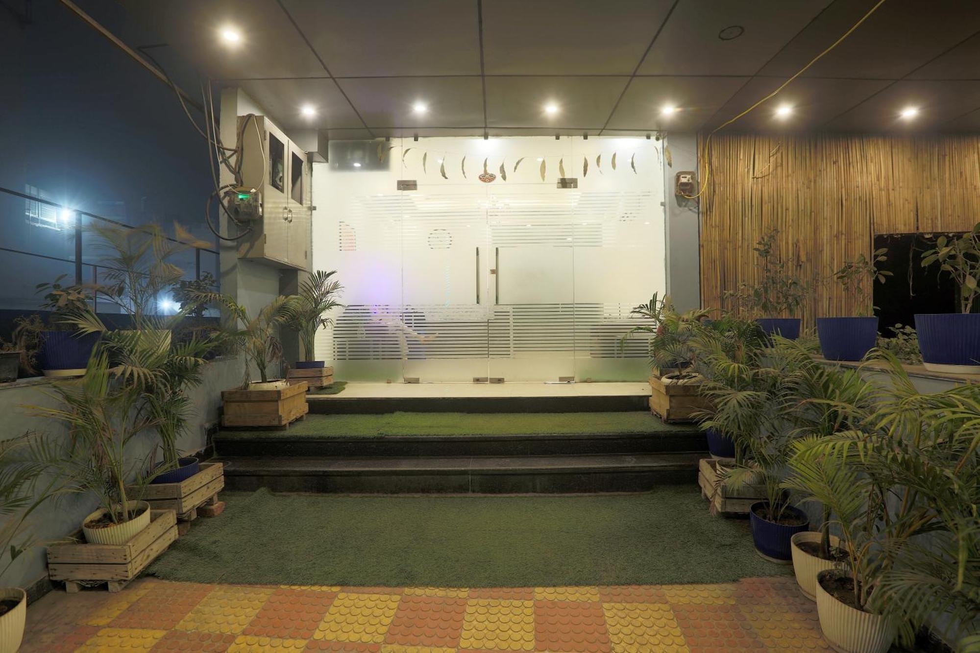 Hotel Lemon Suites & Banquet Noida Sector 62 外观 照片
