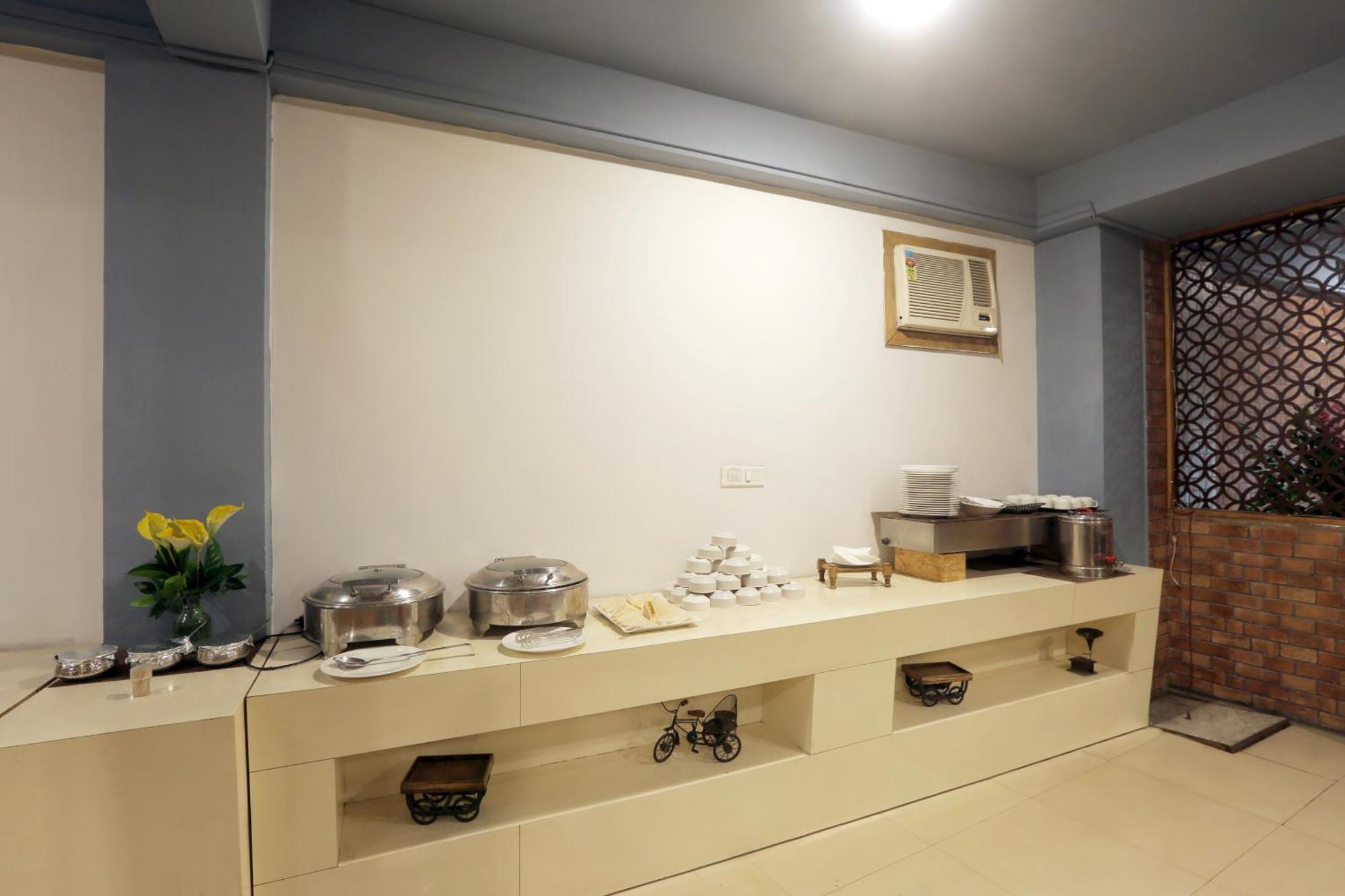 Hotel Lemon Suites & Banquet Noida Sector 62 外观 照片