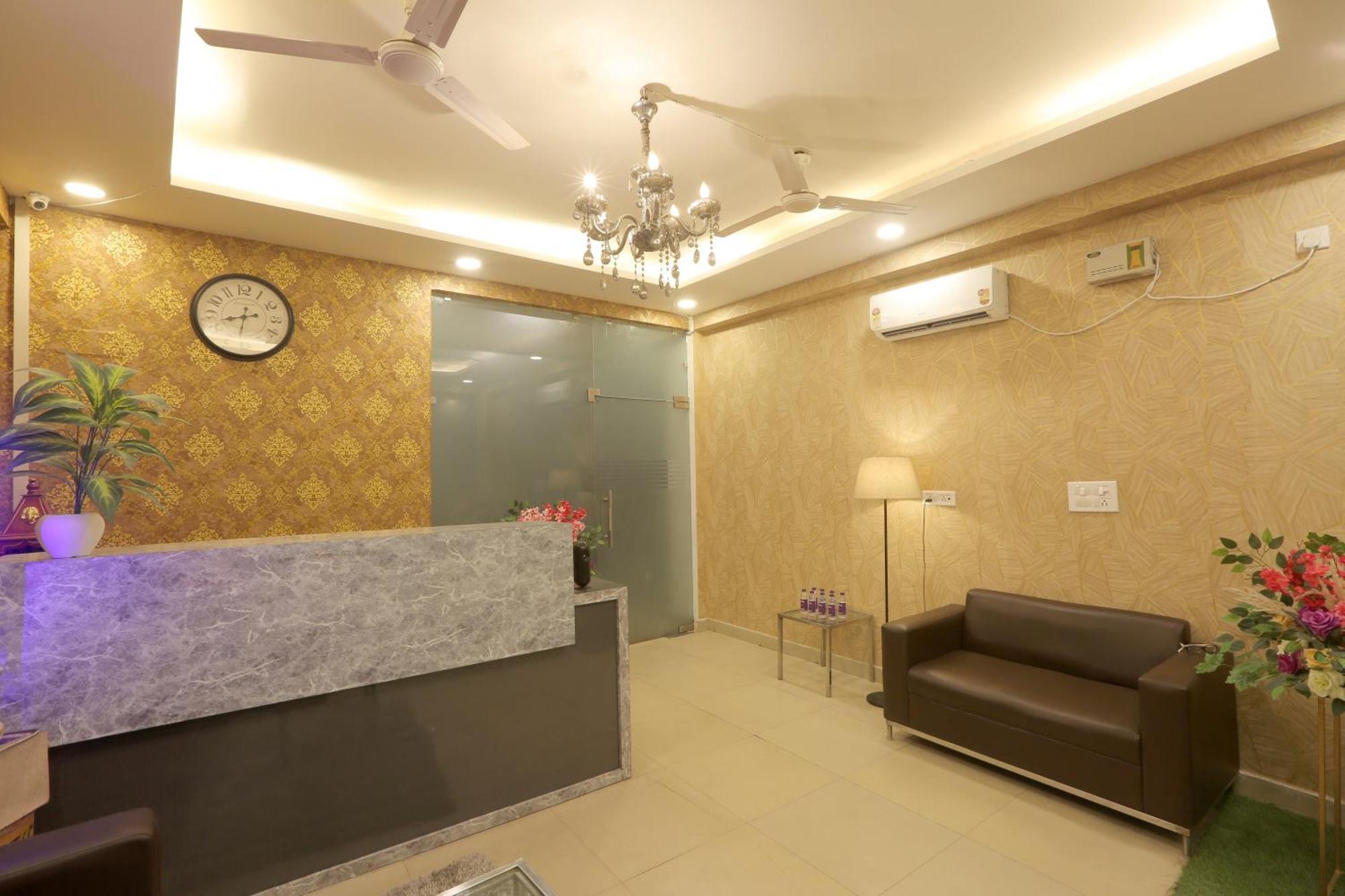 Hotel Lemon Suites & Banquet Noida Sector 62 外观 照片